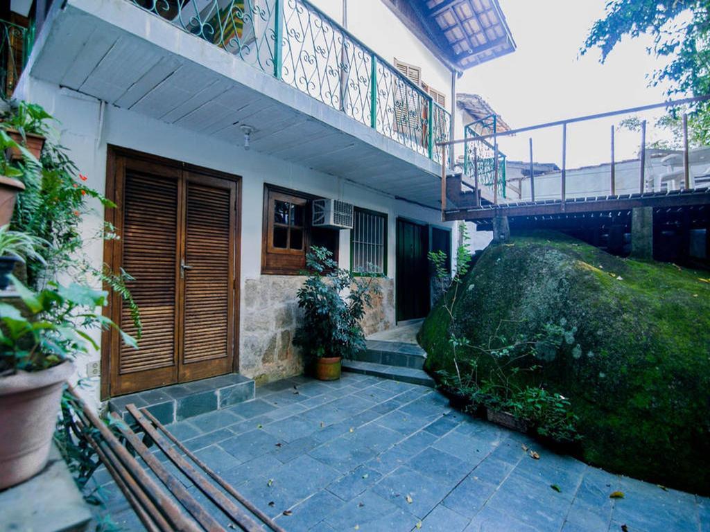 Pensión Ilha House Suítes